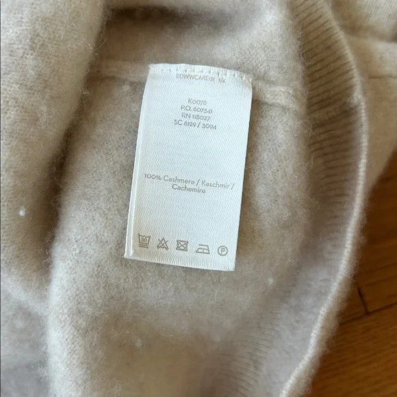 Boden/ Eva cream cashmere v neck Sweater - Picture 11 of 11